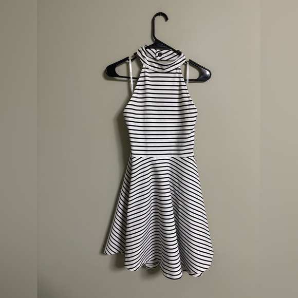 Minkpink Find Me Guilty Halter Dress Black White Stripes New Size Large 12 Mini - Picture 1 of 6